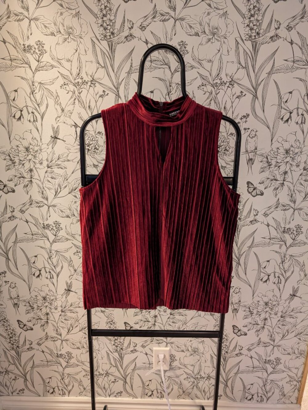 Reitmans Signature Burgundy Velvet Pleated Mock Neck Top Size Medium NWT